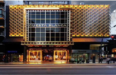  雅江门头设计与商业空间的纽带。