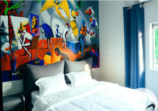  雅江对于酒店的墙体彩绘而言更注重哪些方面？